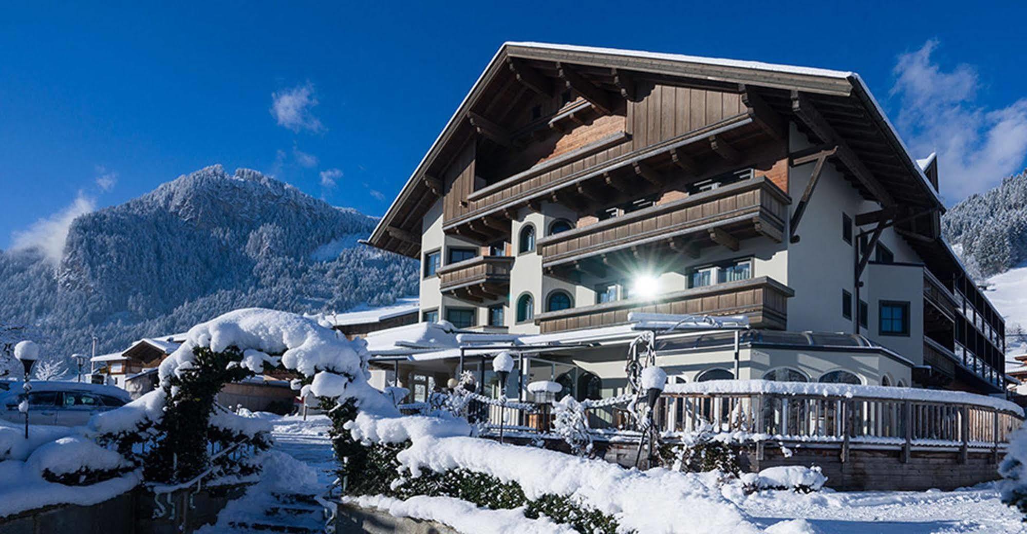 Hotel Derneuwirt Hippach Exteriér fotografie